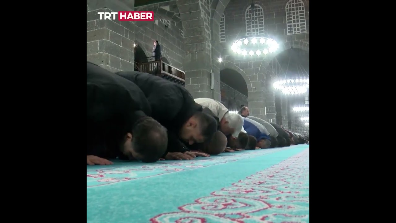 T&uuml;rkiye genelinde ramazan ayının ilk teravih namazı kılındı