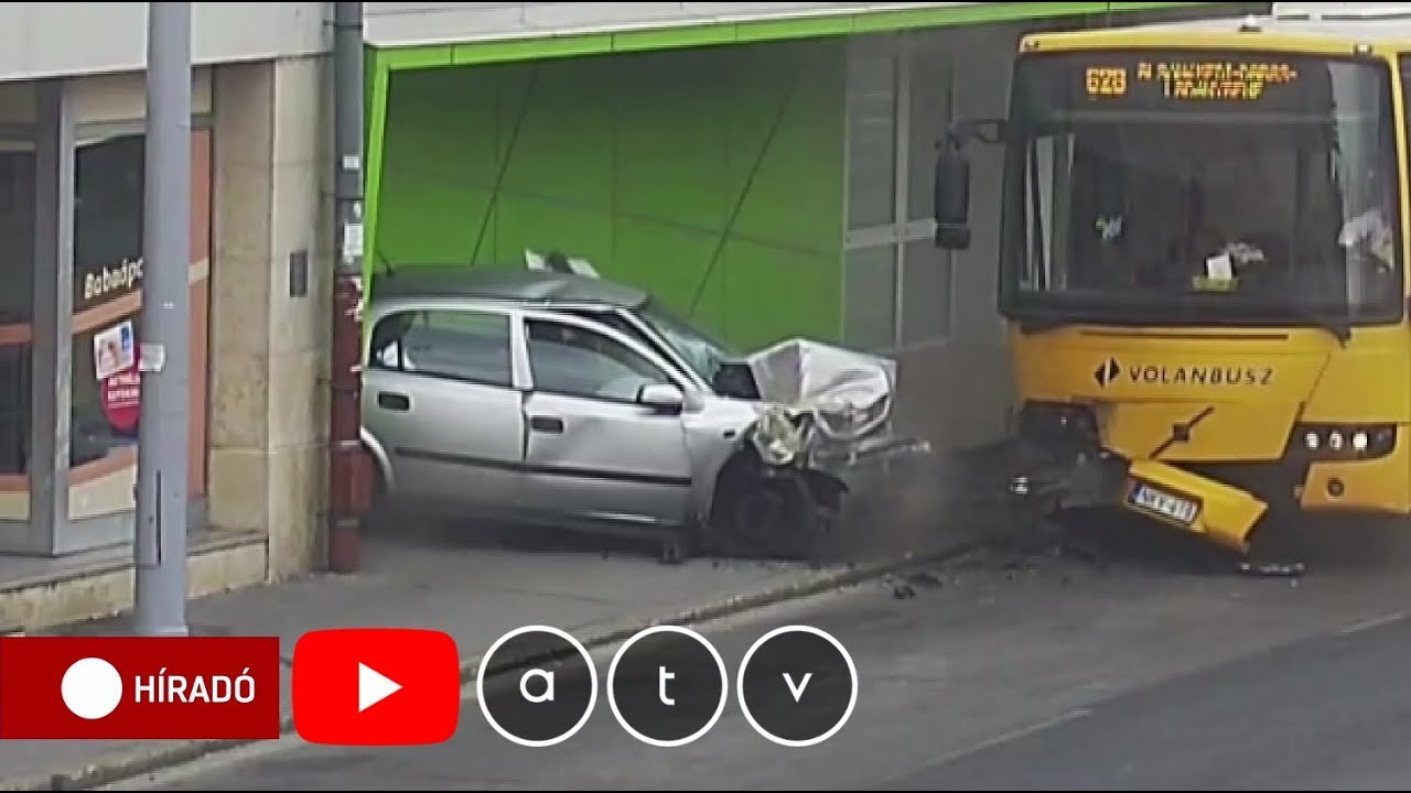 90 éves sofőr csapódott álló buszba