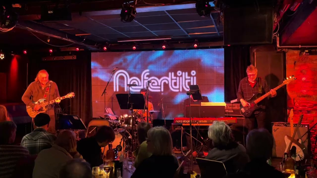 Bossebsndet spelar Samla mammas manna: Folkvisa i morse