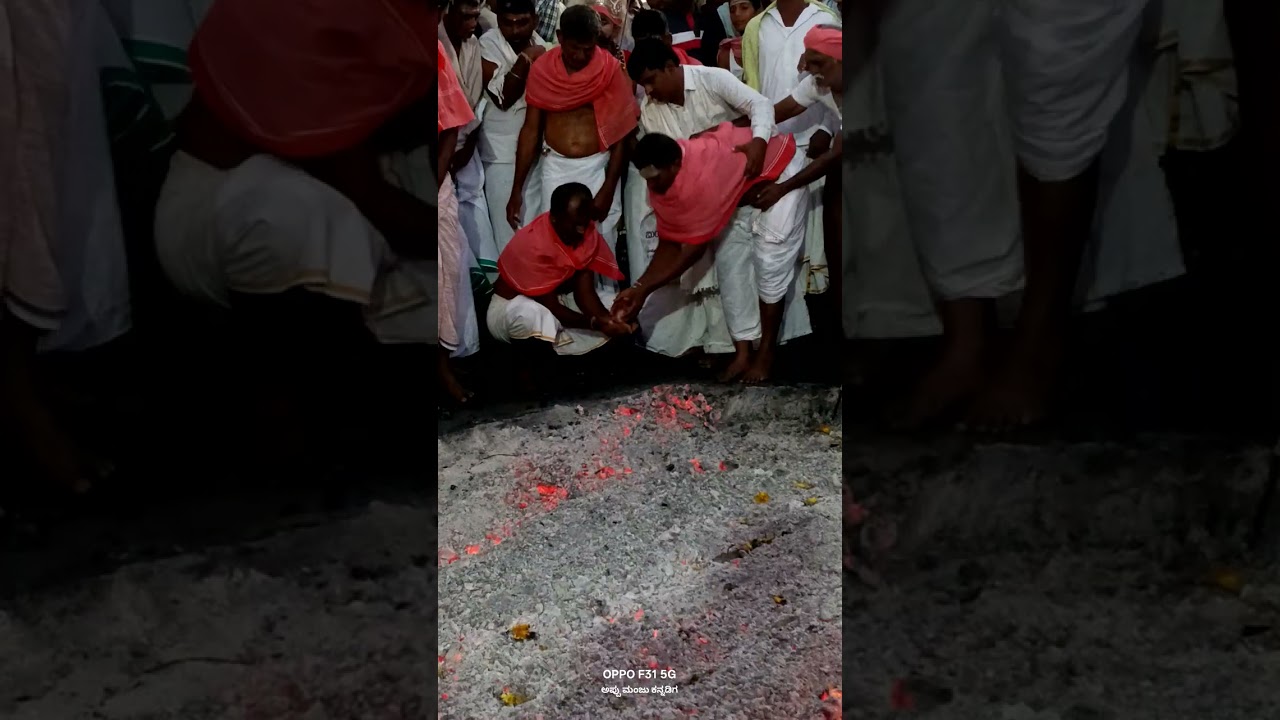 ಇಂದು ಮುಂಜಾನೆ ಶ್ರೀ ಸ್ವಾಮಿ ಅಗ್ನಿಕುಂಡ ಆಯಗಾರಿಗೆ ಹಂಚುವ ದೃಶ್ಯ 🙏