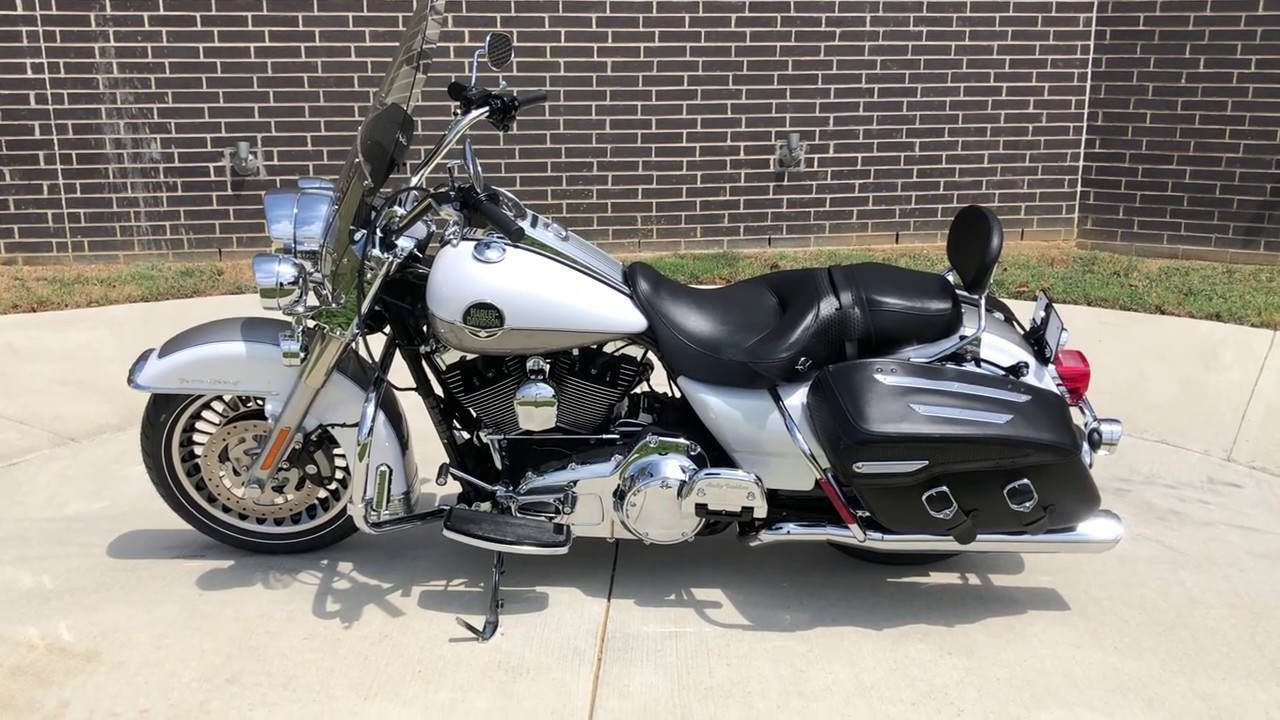 670022 2009 HARLEY-DAVIDSON ROAD KING CLASSIC - FLHRC