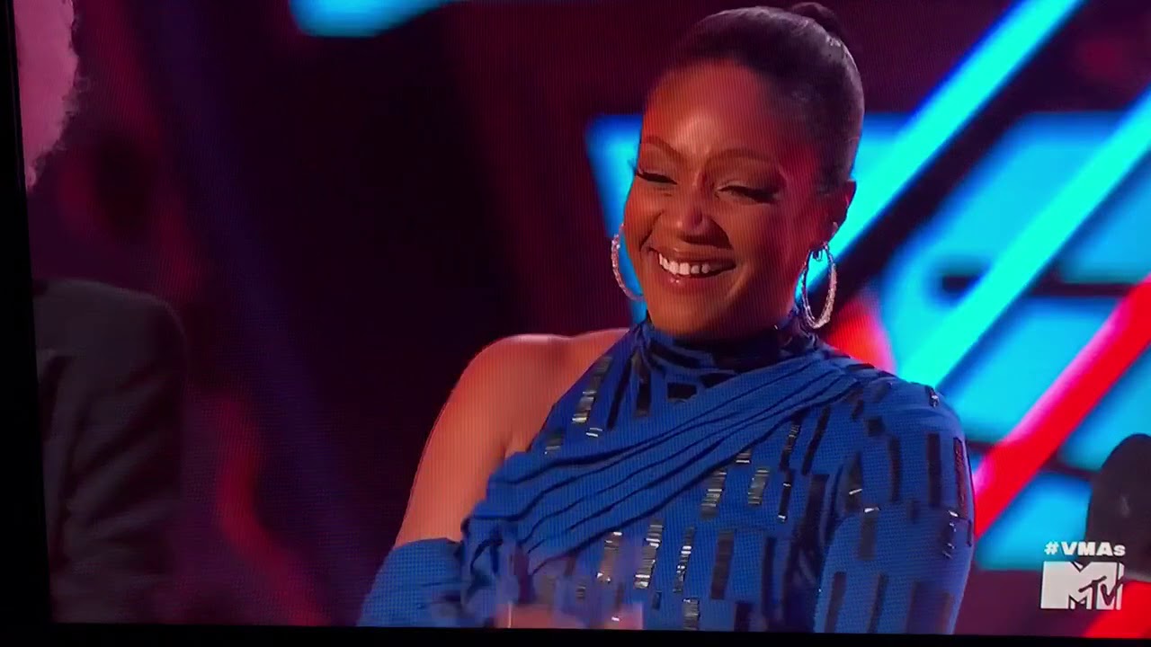 Chun li nicki Minaj wins best hip hop video vma 2018