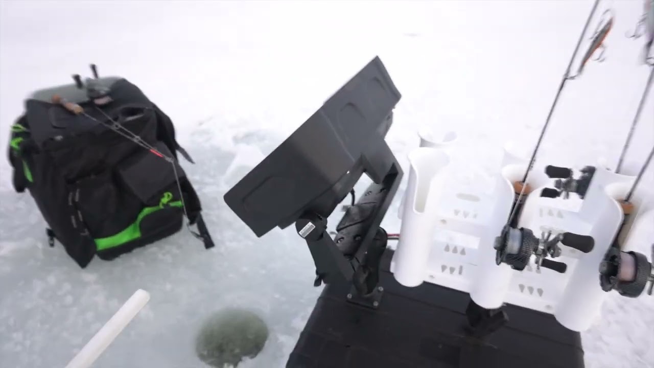 Pilkkiluotain: Lowrance FS9 + Active Target