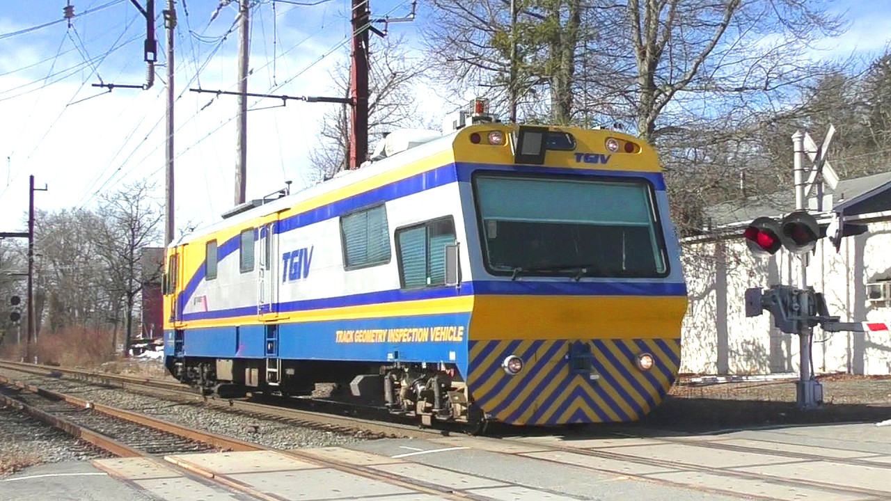 NJ Transit TGIV (Track Geometry Inspection Vehicle) on the Gladstone Branch with a Switch Heater