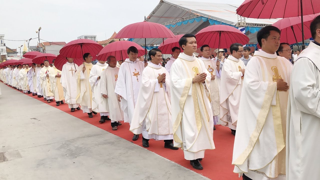 Đón Đoàn Lễ Nghi Vào Dâng Thánh Lễ Tại Đền Thánh Trung Lao Giáo Phận Bùi Chu Đức Cha Chủ Sự Thánh Lễ