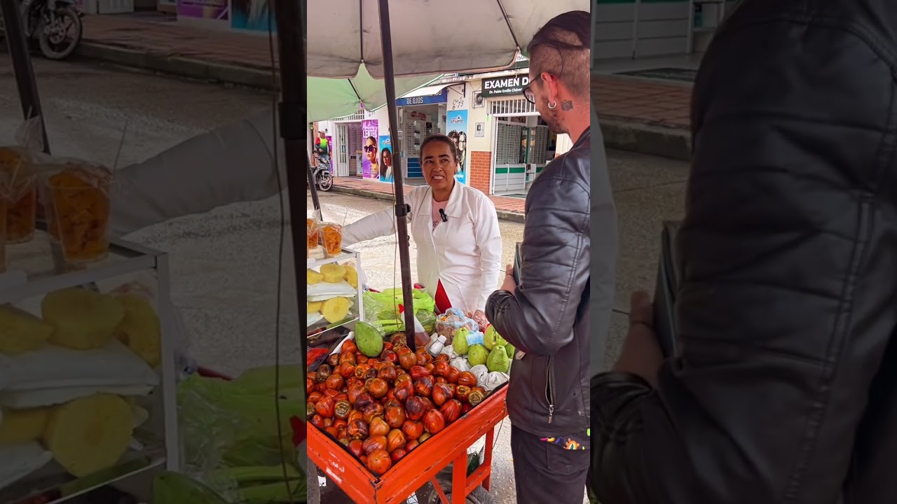 Doña Edith, una Laboyana de corazón, lleva 22 años sembrando dignidad entre frutas picadas.