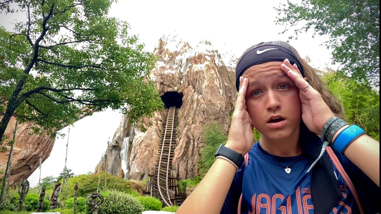 Overcoming My Fear of Rollercoasters | Vlog 003