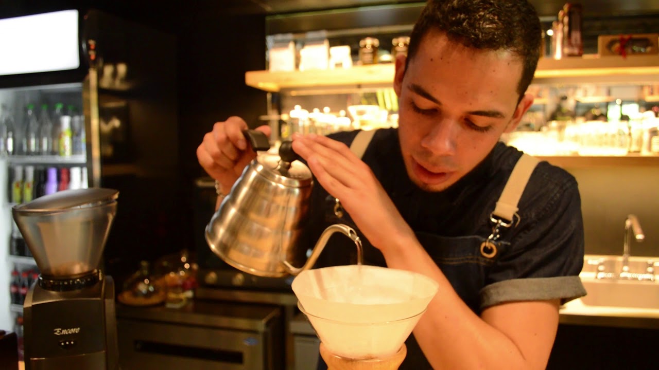 Preparación taza de café en Chemex