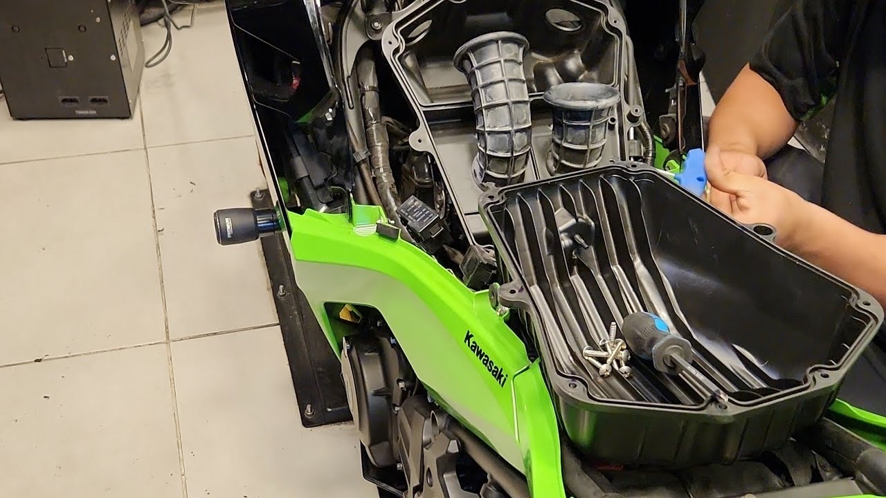 Como trocar o filtro de ar ninja 400 de maneira muito fácil