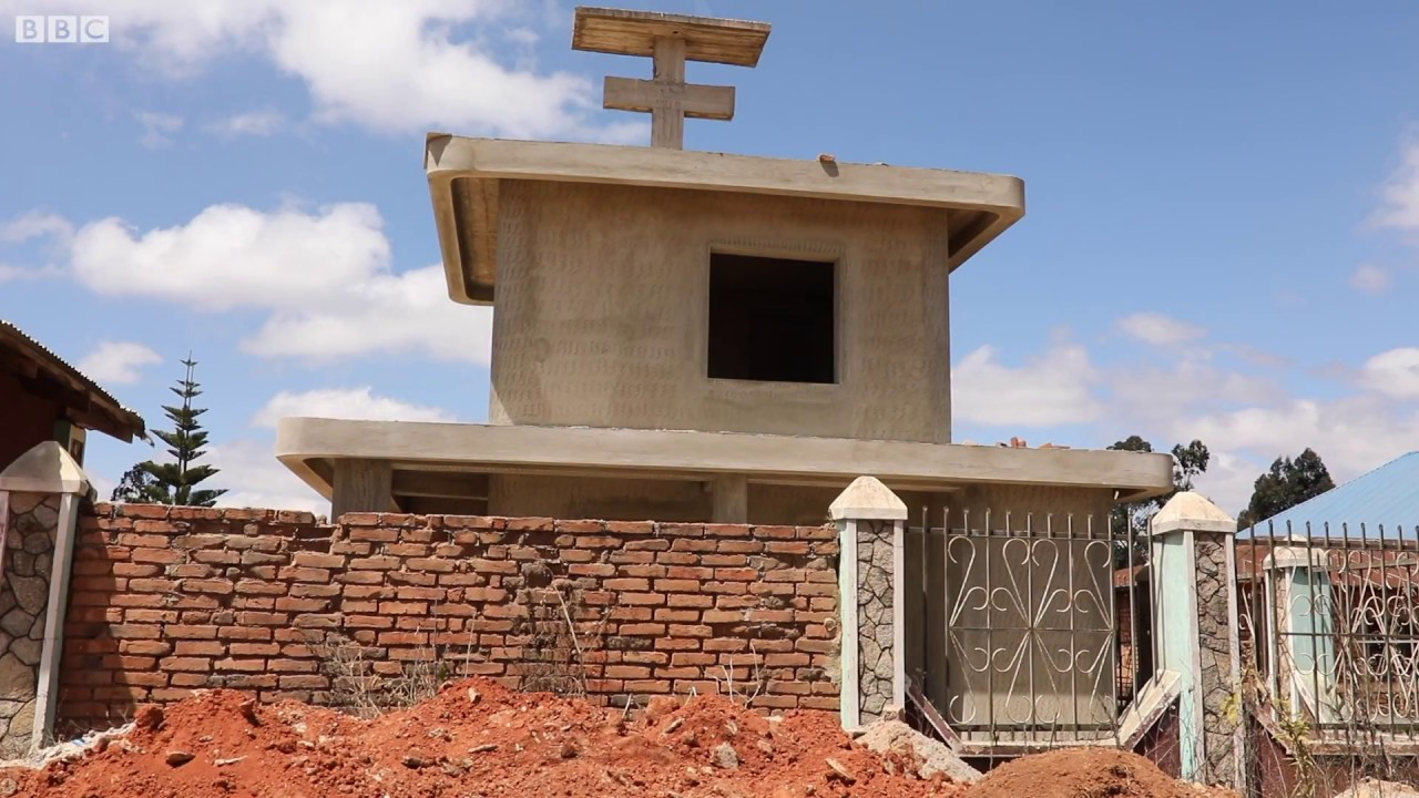 Dkt Mwandulami : Mtu anayejijengea kaburi  la kifahari Njombe Tanzania