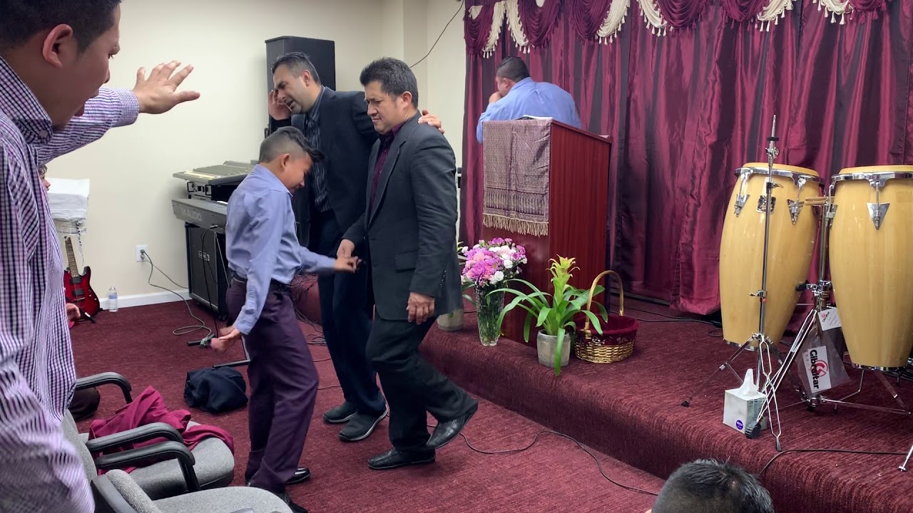 Niño recibe Danza en el Espíritu