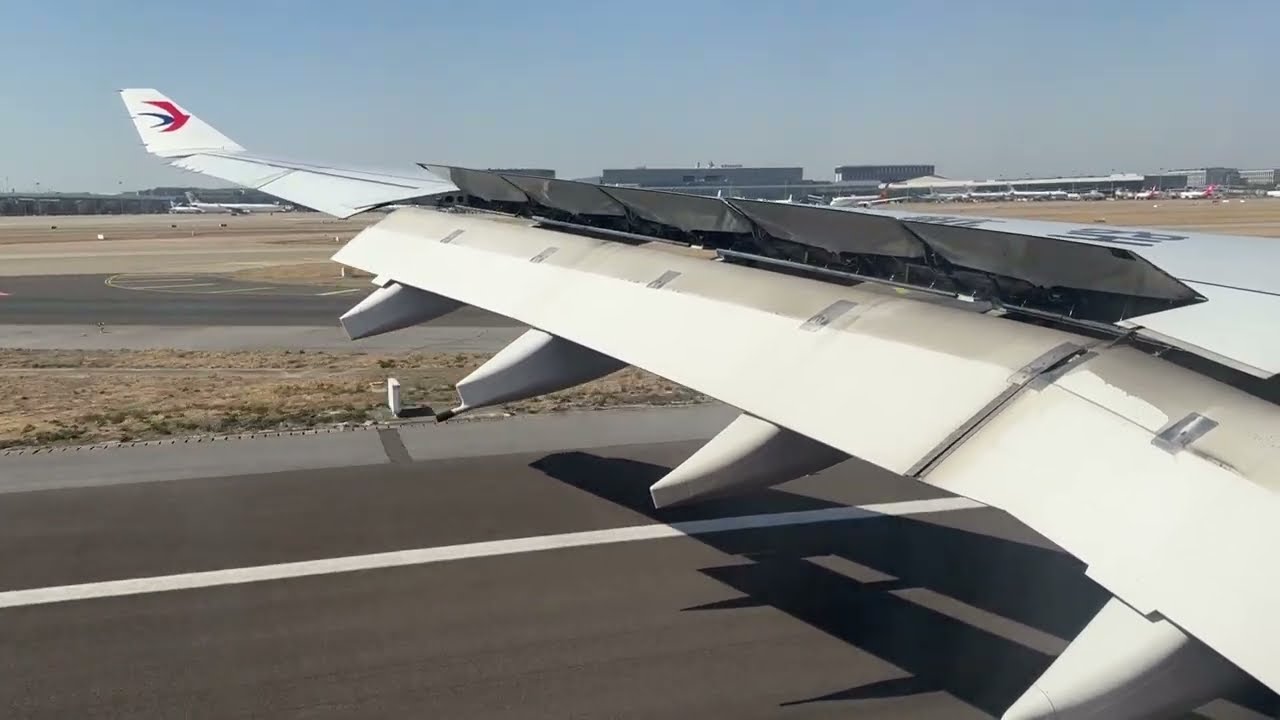 The engine beeps incessantly！China Eastern Airlines A330-243 MU5372 Landing at Shanghai Hongqiao