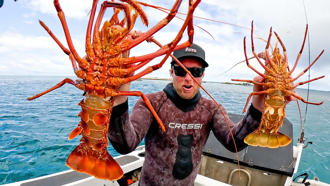 Pescando y Cocinando UNA LANGOSTA GIGANTE - ACAMPANDO EN MI BARCO