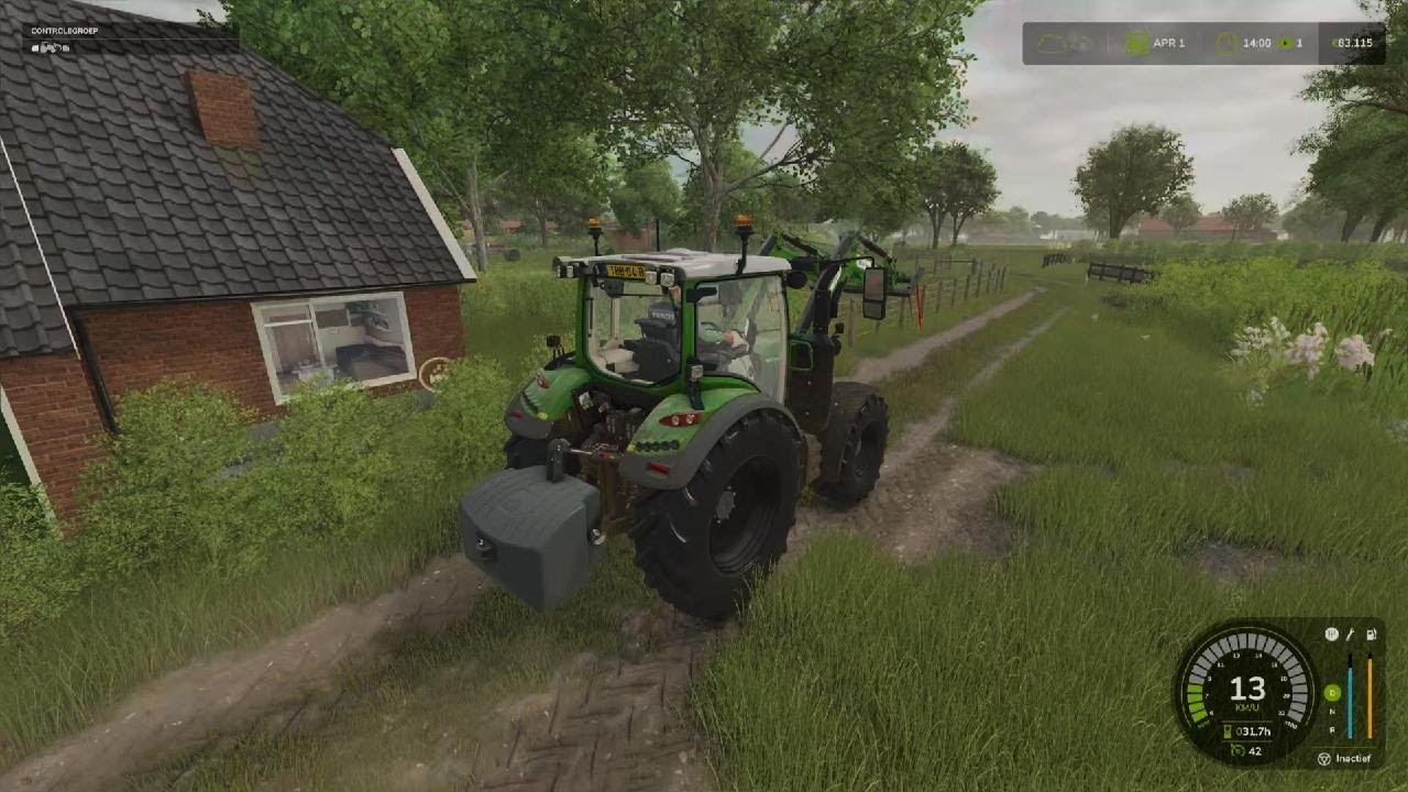 Grasbalen binnenhalen bij de geiten