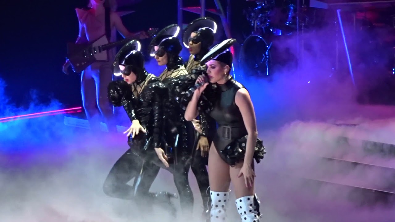 Katy Perry - E.T. (Live Dallas, TX at American Airlines Center January 14, 2018)