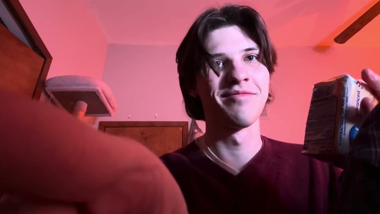 ASMR- CLOSE WHISPERS/ LOUD CRINKLING/ MOUTH SOUNDS