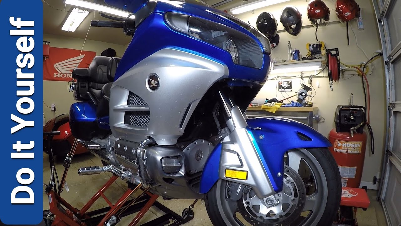 Снятие передних и задних колес Honda Goldwing