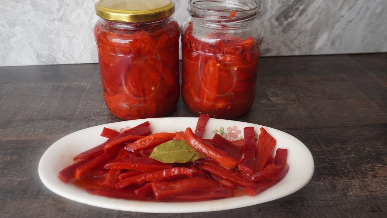 Мариновани червени чушки за зимата