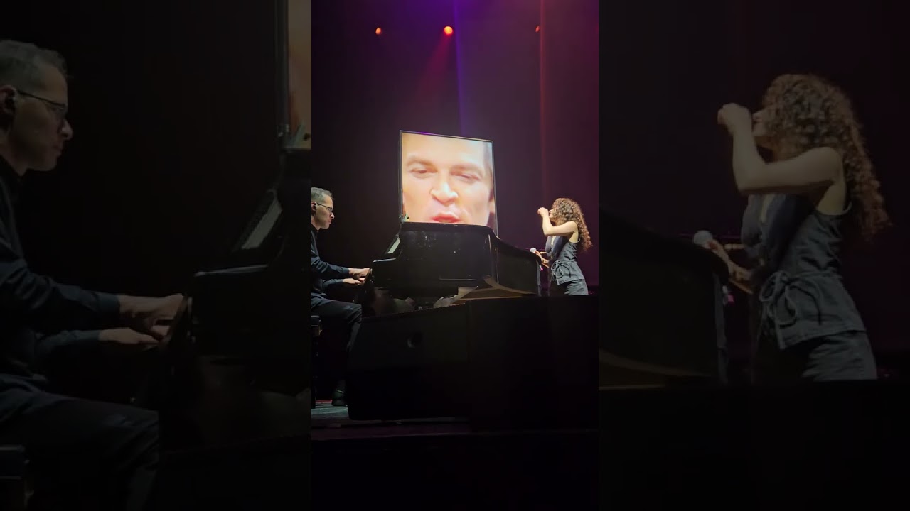 זו אותה האהבה - רוני דלומי ותזמורת המהפכה - מנגנים  עם אריק איינשטיין 21.4.2025