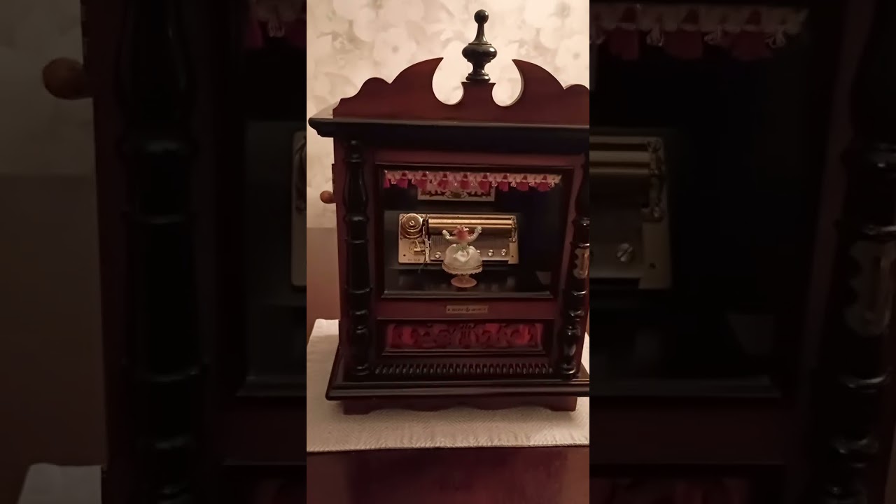 Vintage Reuge railway station music box