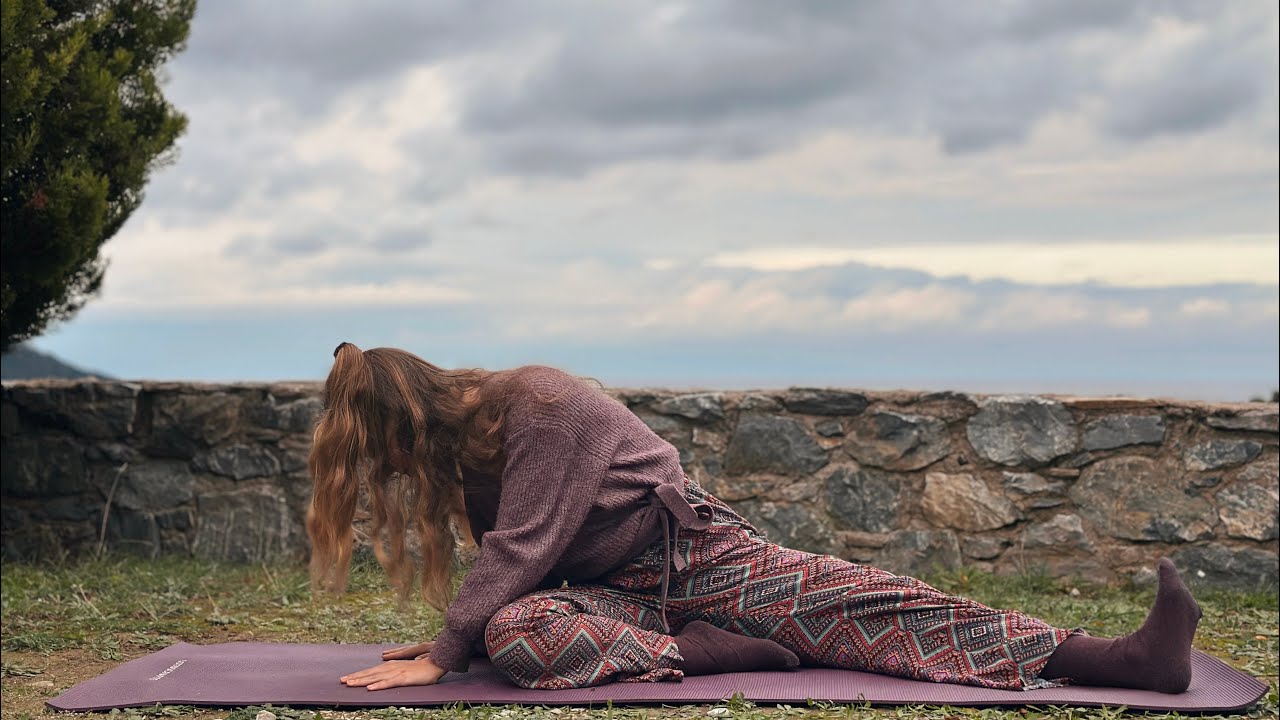 20 Min Grounding Hatha Yoga ♡ Slow Stretches to Feel Safe & Centered  I Beginner Friendly
