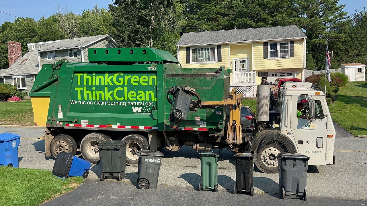 WM Heil Python Garbage Truck VS A Recycling Cart Line