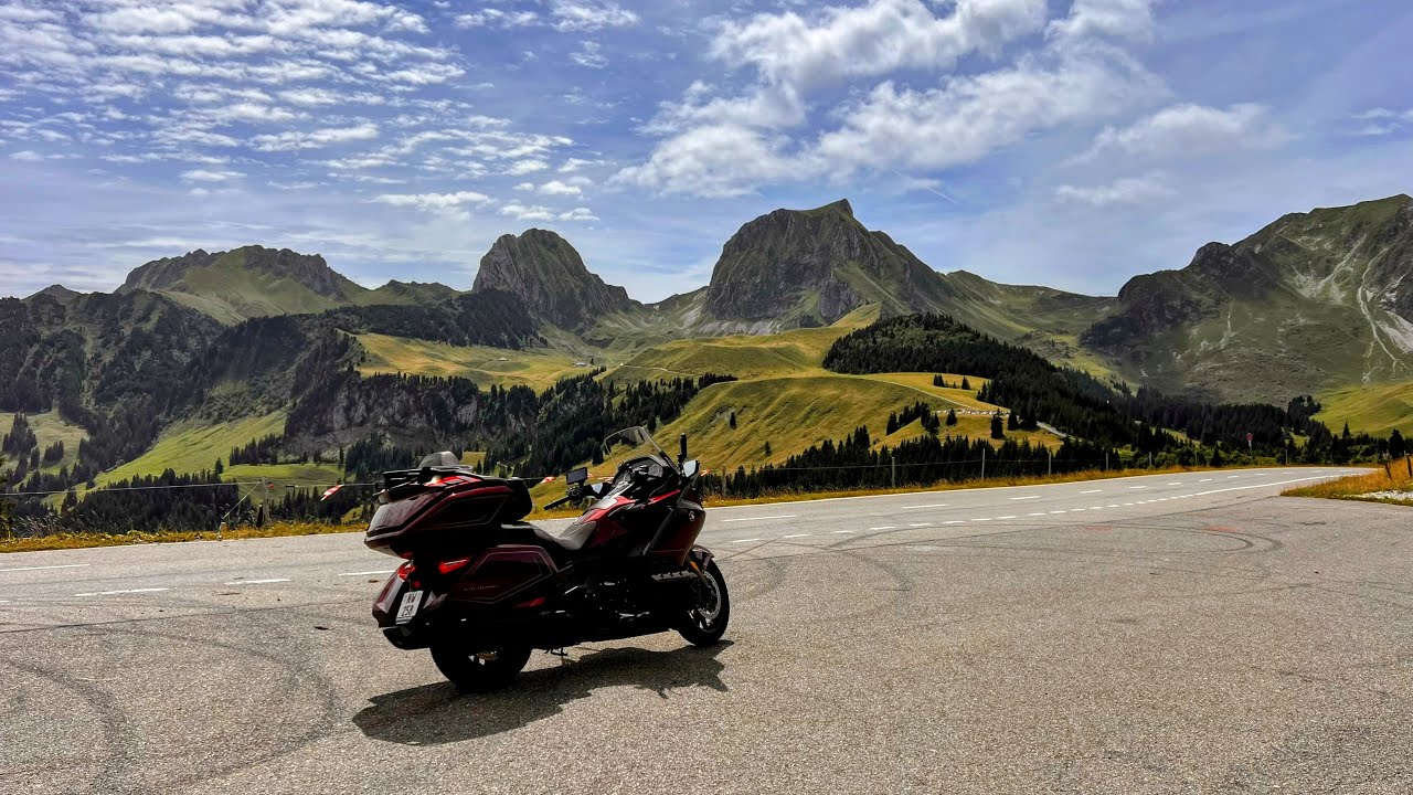 Gurnigel Pass Schweiz - Goldwing Tour DCT 2025 50th Anniversary