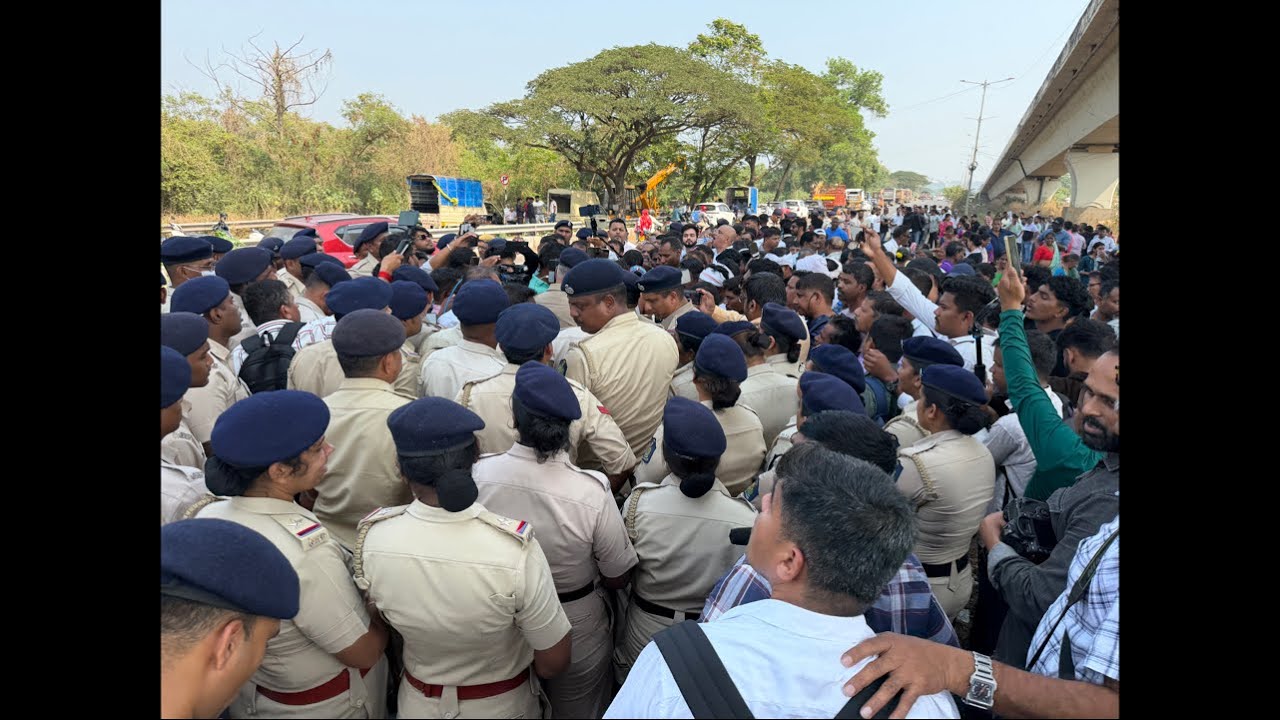 RDXGOA GOA NEWS is live : Chimbel Locals protest against unity mall
