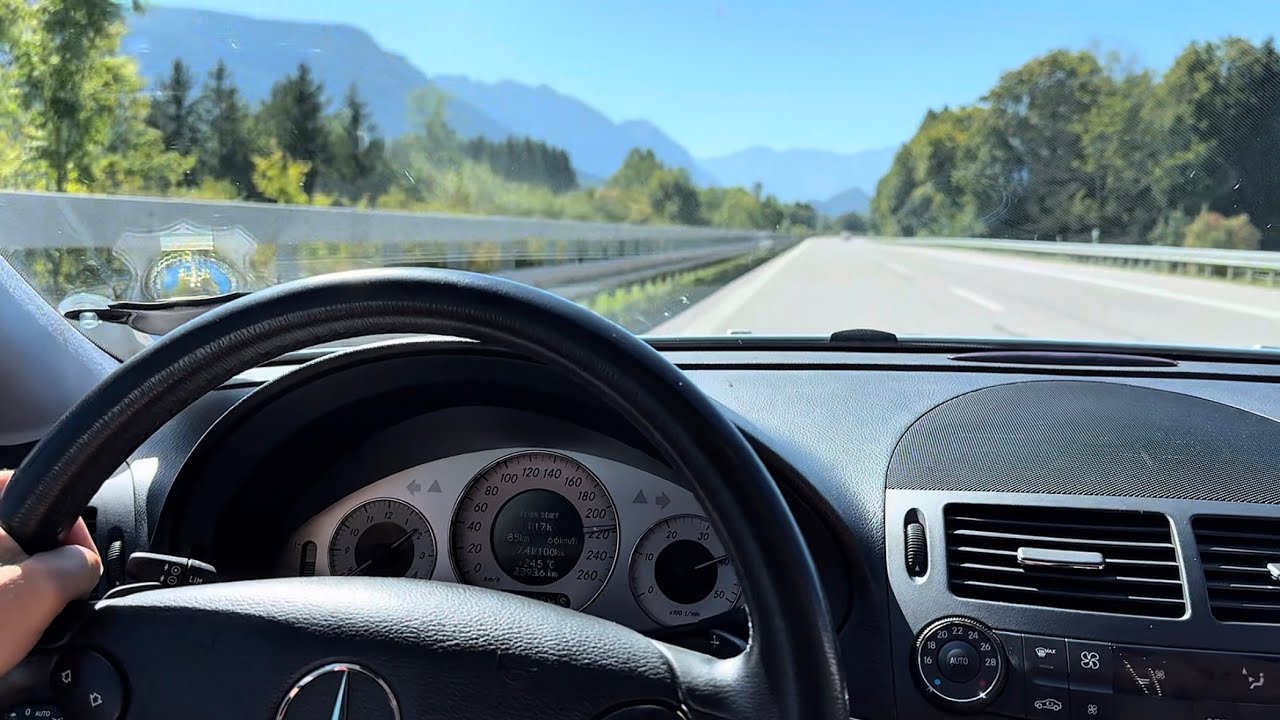 Mercedes-Benz W211 E220 CDI 170 HP  Drive on Autobahn 