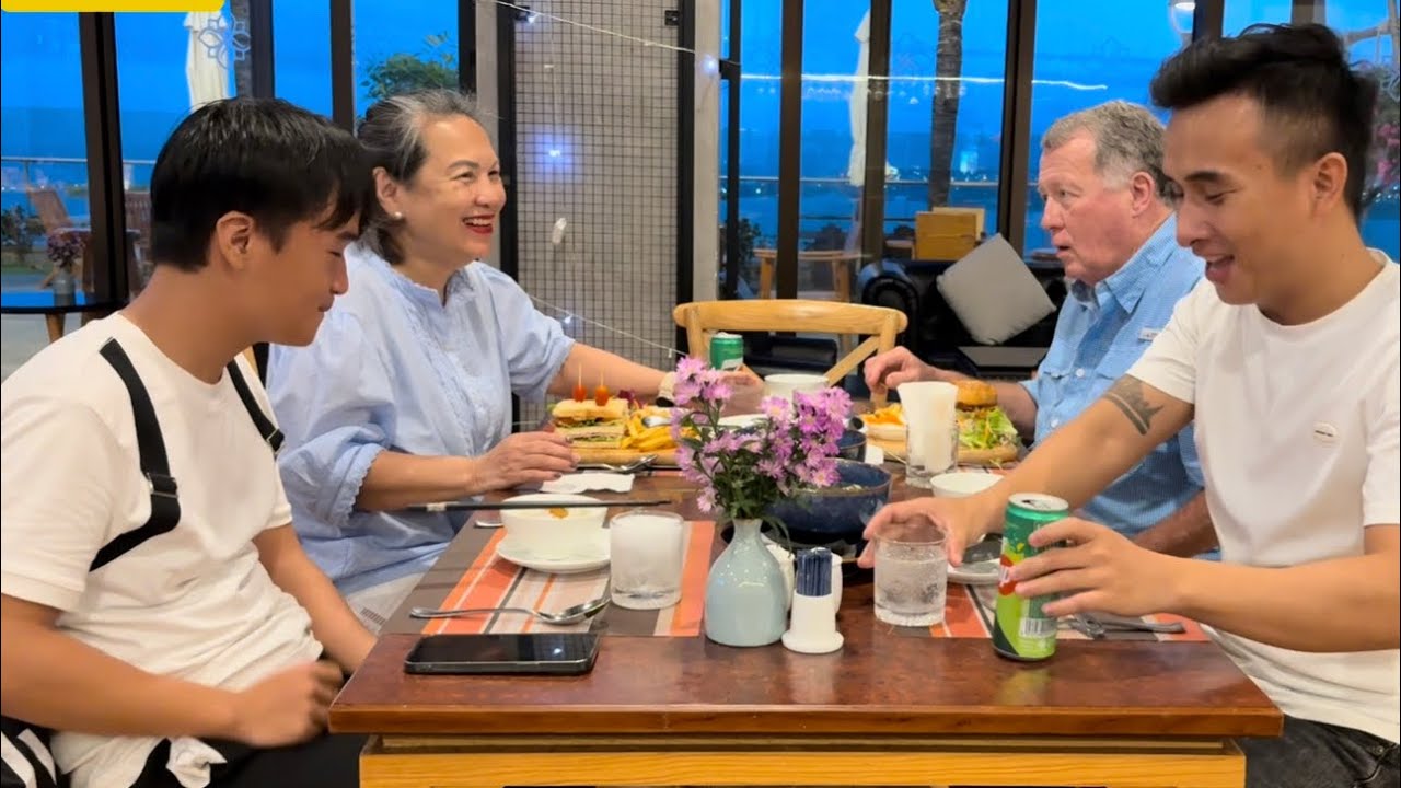 Đi Du Lịch Cùng Ba Mẹ Nuôi Ở Mỹ