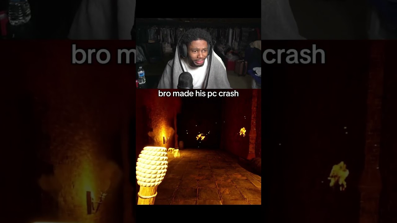 No way his pc crashed #dontlookbehind #shorts #scarygames #silentstill2