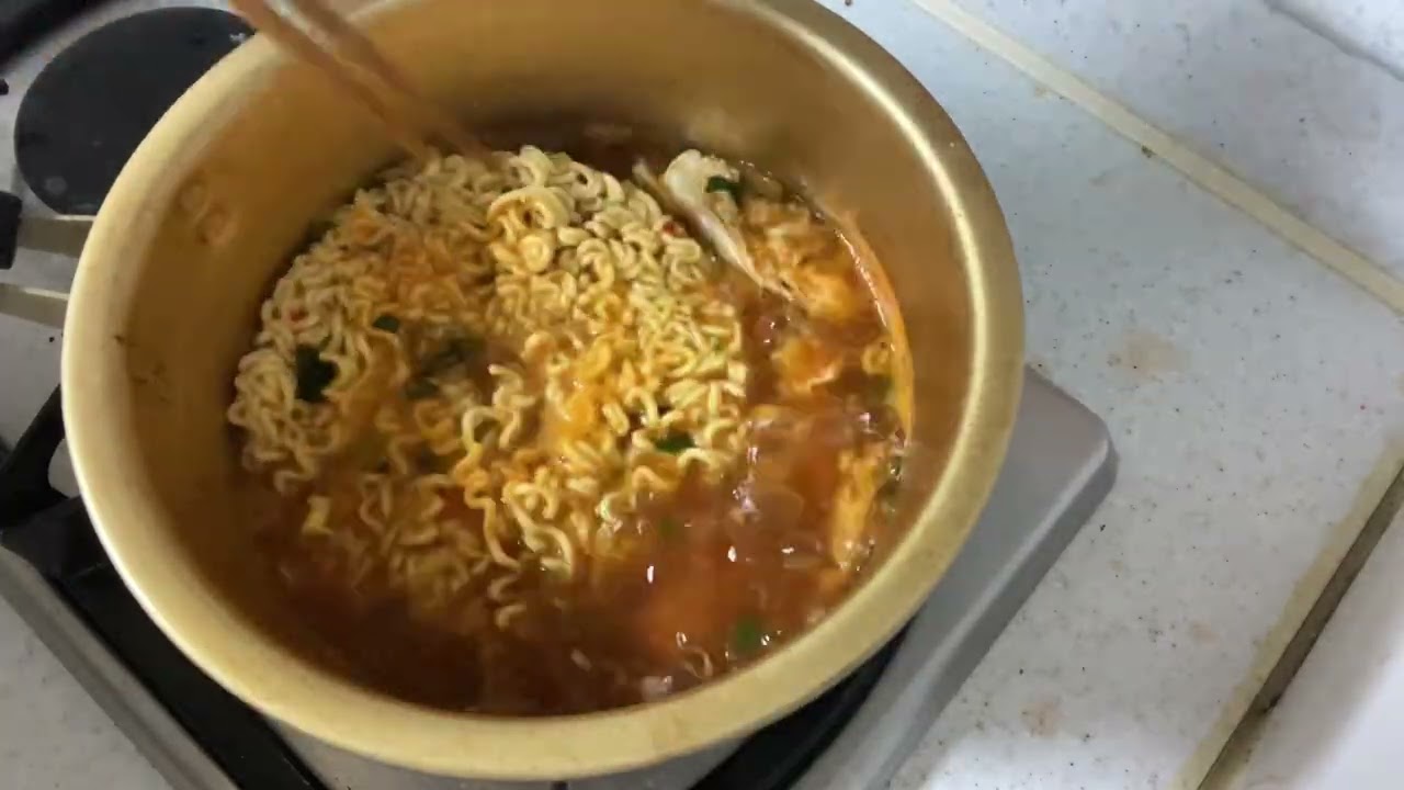 25살 개백수의 부르주아 라면 먹기