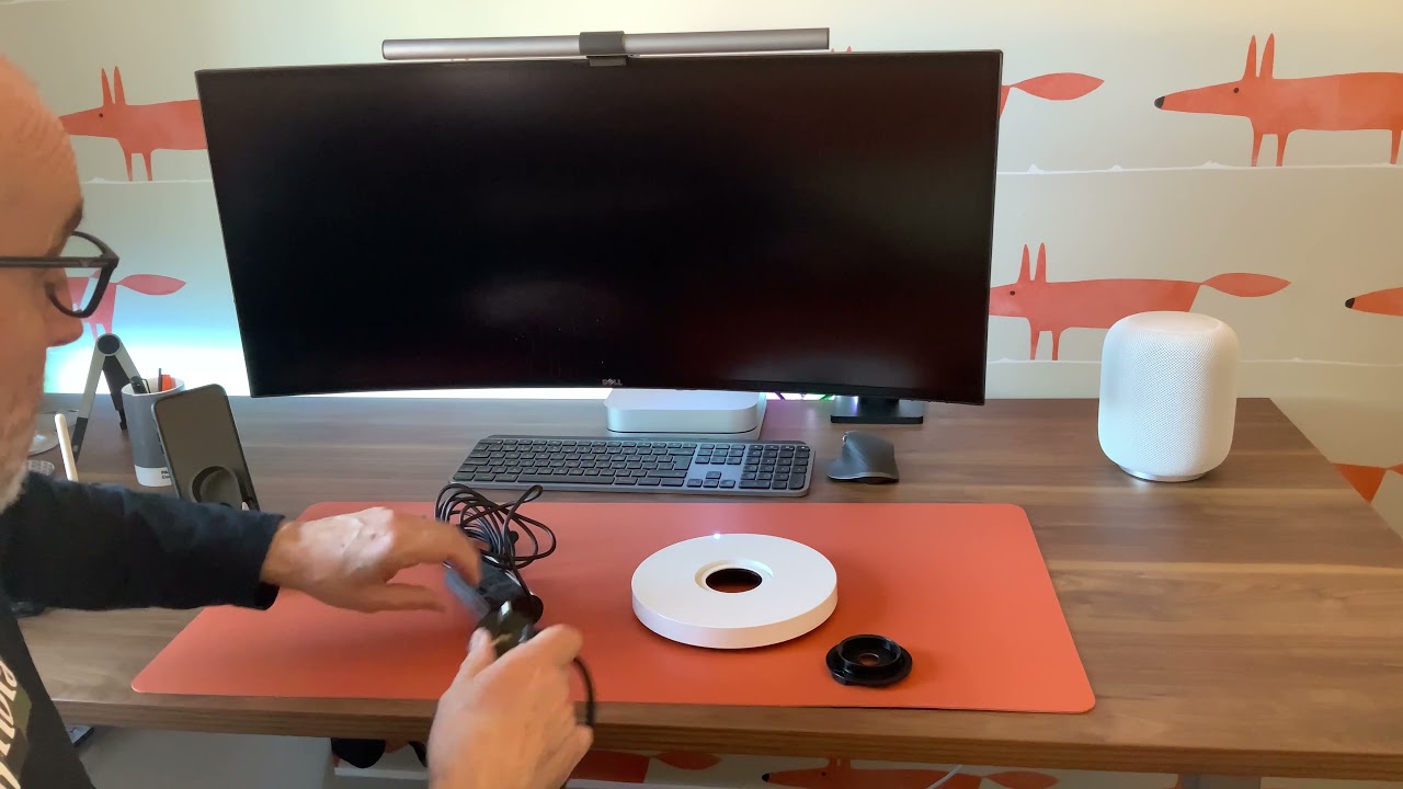 Unboxing the Dyson CD06 desk lamp