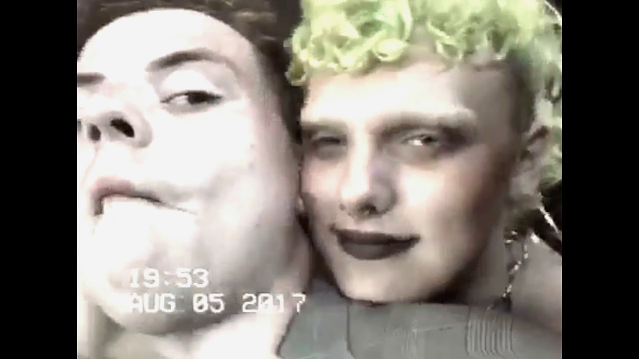 Pip Blom - Babies Are A Lie