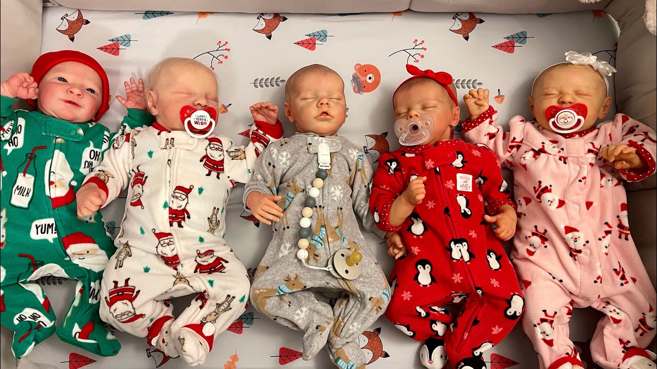 🎄Changing All of My Reborn Babies For Christmas! 🎅🏻
