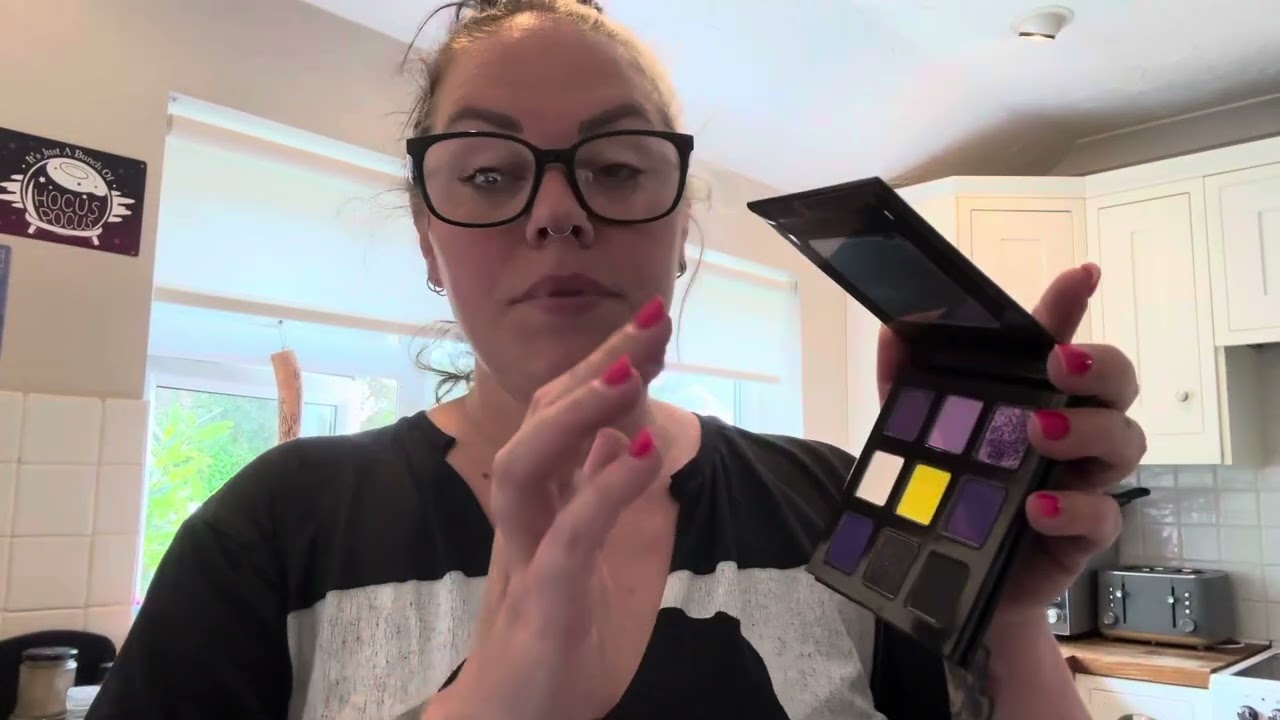 Gothic beauty unboxing July/Aug 2024