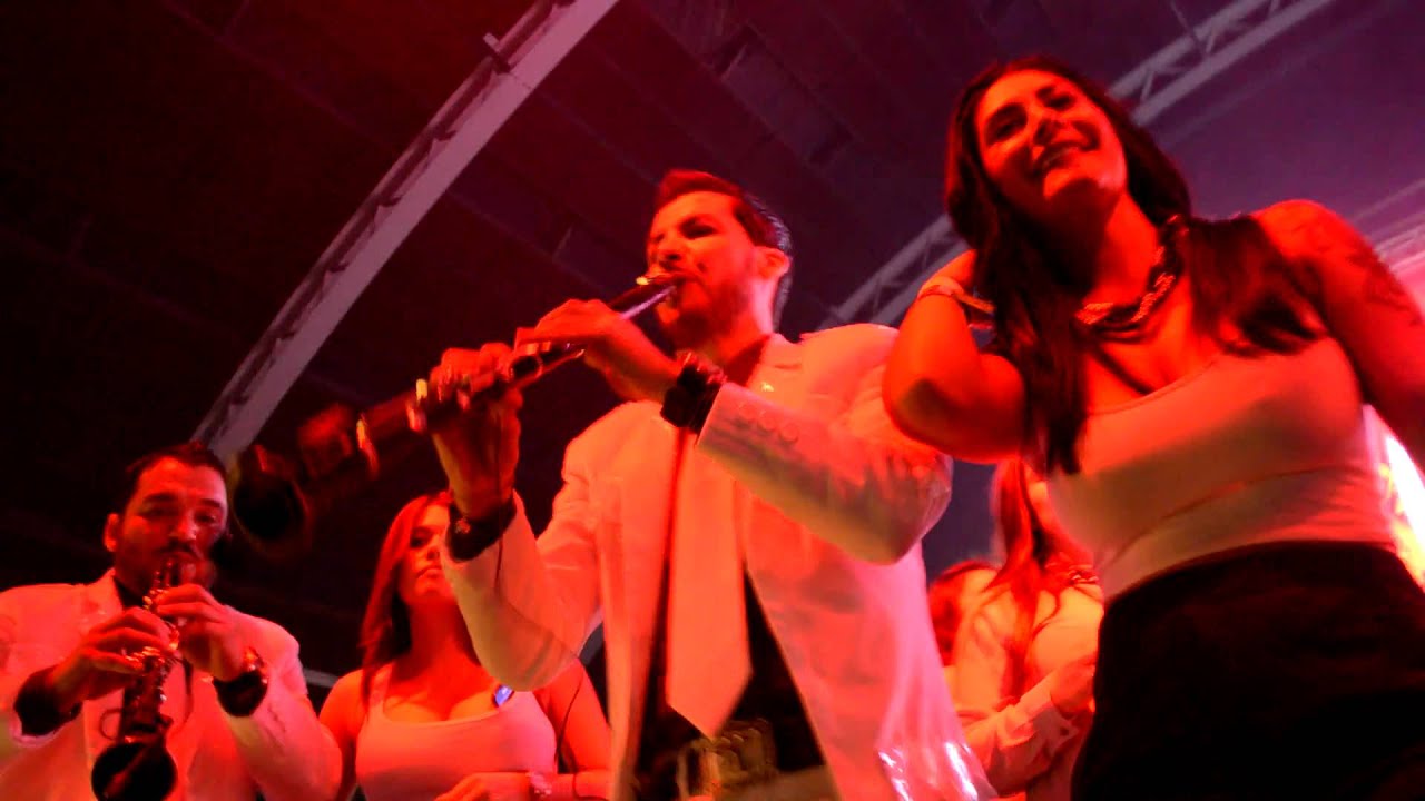 Banda El Recodo - Quiero que me des un beso (En vivo, Santa rosa CA)