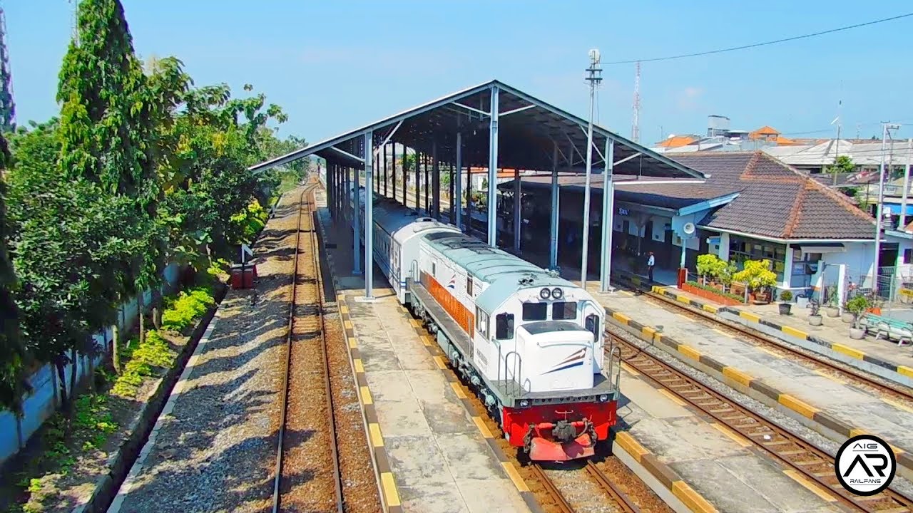 Spot Terbang! Kedatangan dan Keberangkatan Kereta Api di Stasiun Haurgeulis