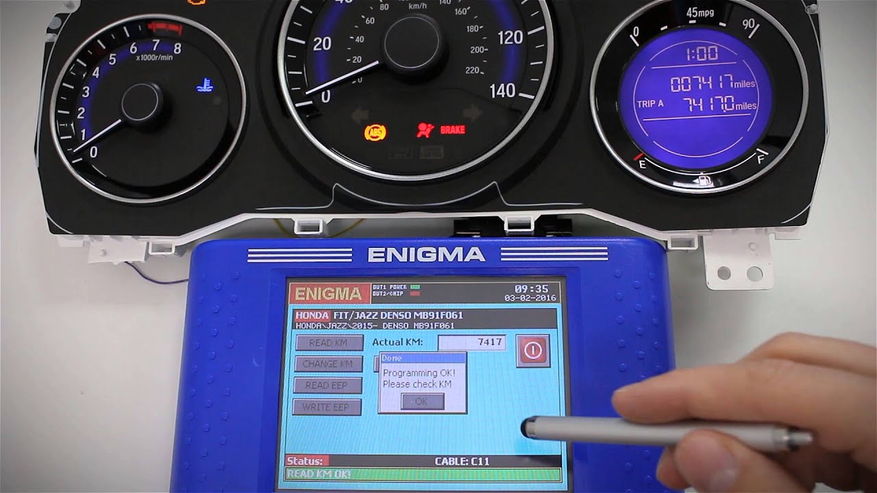 Honda Jazz / Pilot eeproless instrument cluster calibration using Enigma Tool odometer  programmer