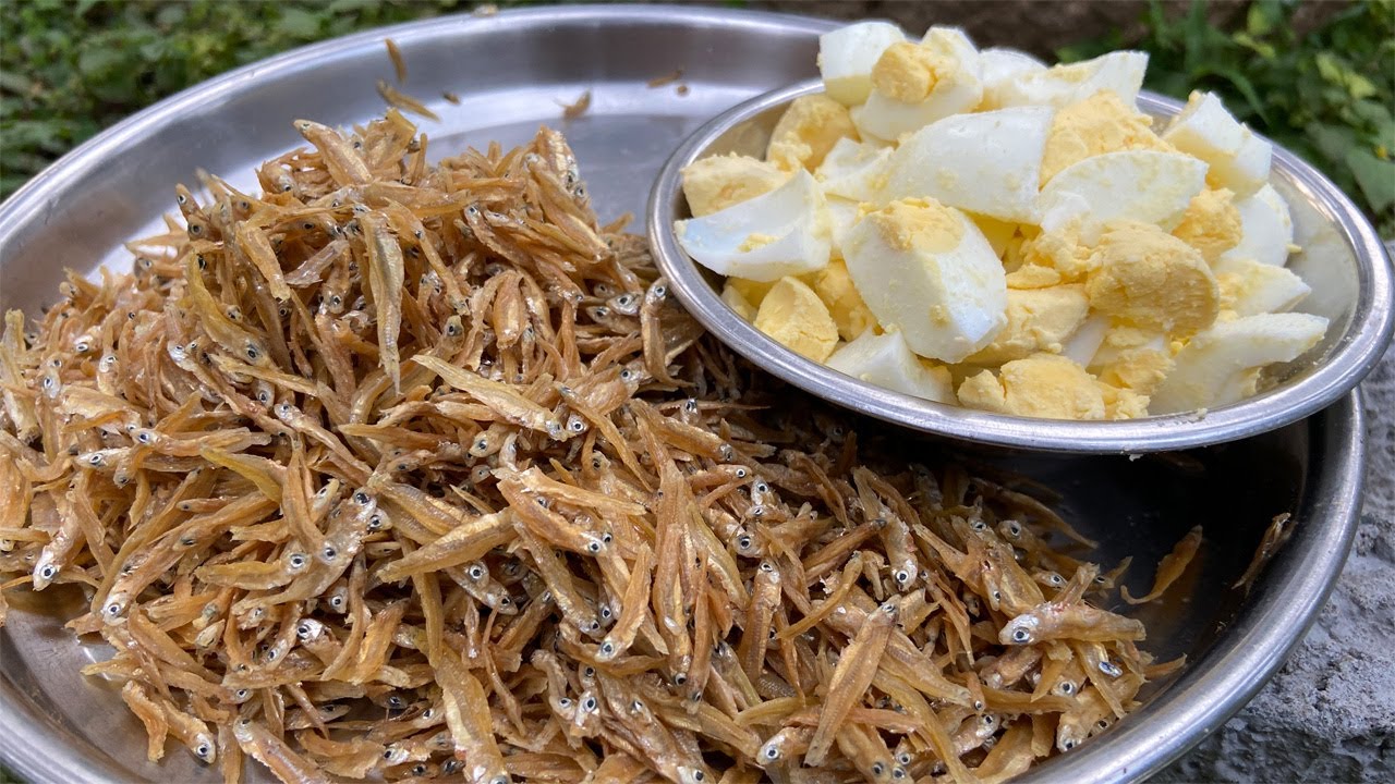 Small Dry Fish with Eggs Recipe  / Village Cooking Recipes / Dry Fish Recipe / Egg Recipe