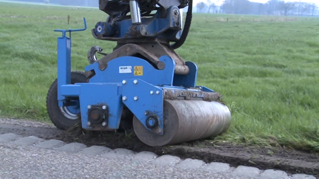 Bermvijzel, egaliseren van bermen - Gebr. van de Beek Ermelo