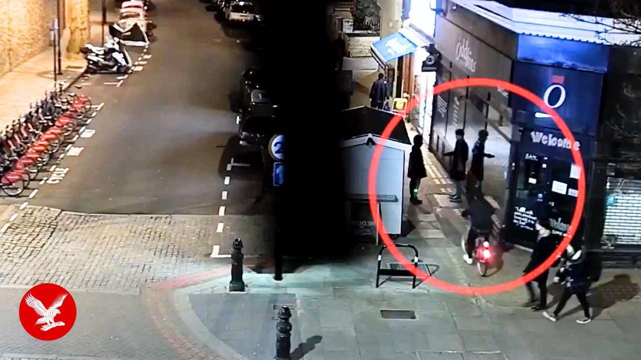 Police stop knife-point robbers in dramatic Earls Court takedown