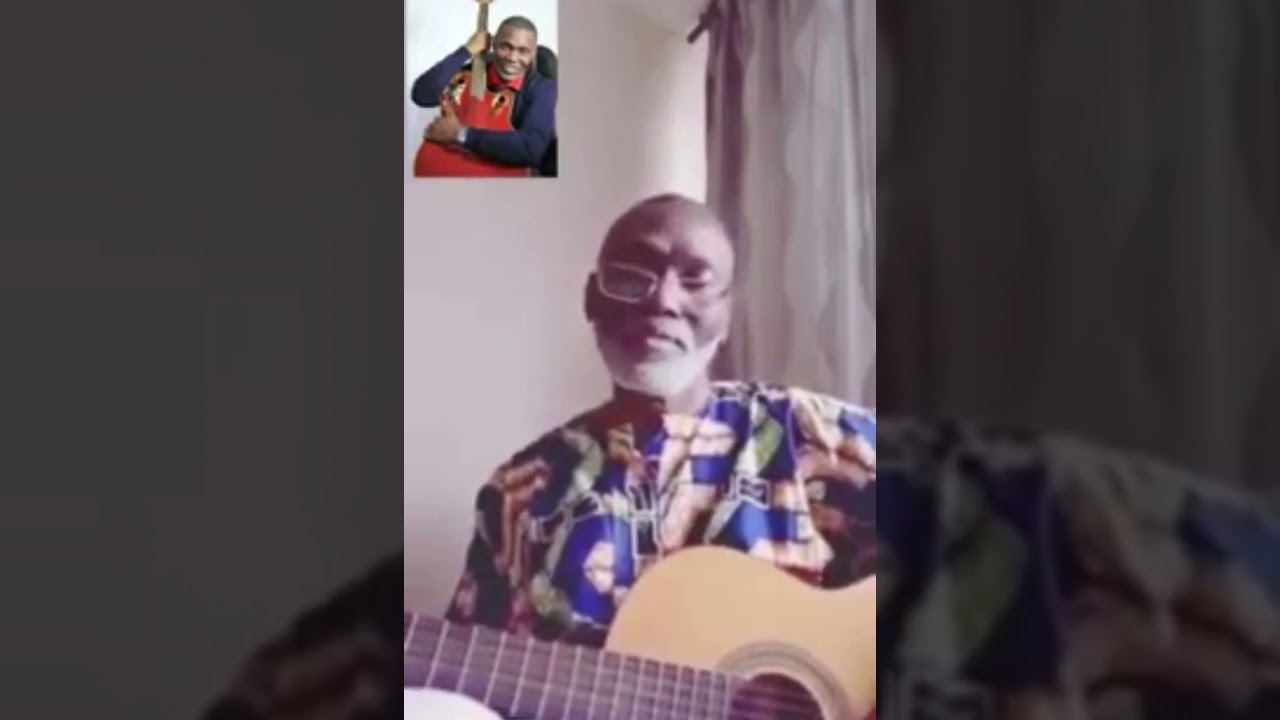 Frère Carlyto chante “ Yesu osukola bomoyi nanga pona bika” 👏🏻🙏
