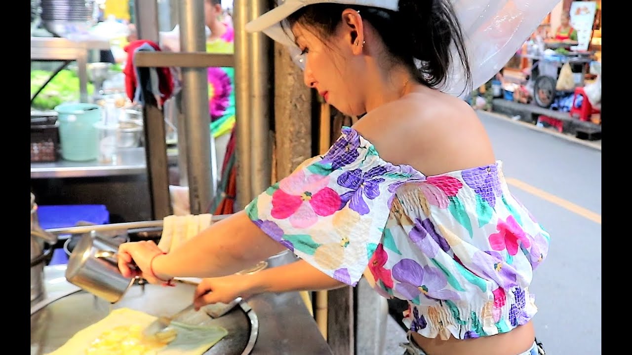 Puy Roti Lady - The Most Famous Hardworking For her family until midnight- Thai street food.