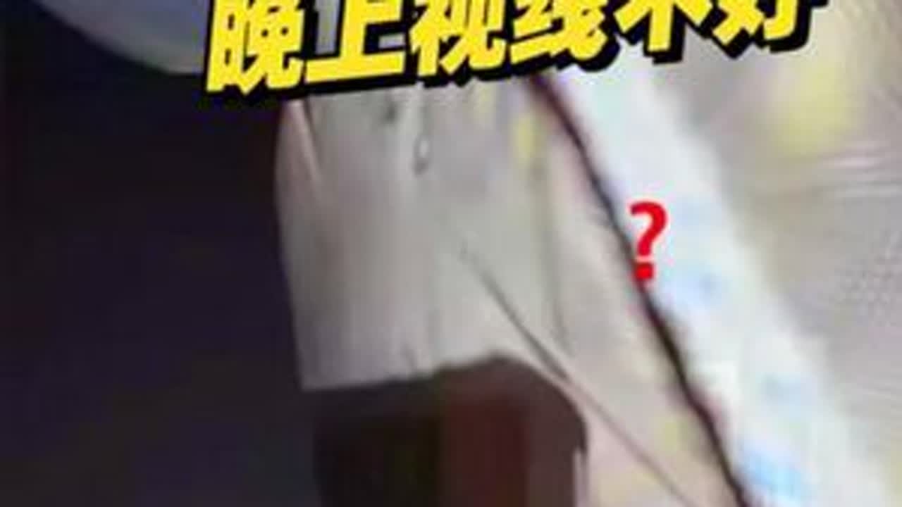 能过吗？17米5大板极限入库，而且还是晚上，视线不好，大家说精不精彩？欢迎评论区留言@江南倒车老蒋（父女组合） #原创#现场实拍#正能量#卡车司机