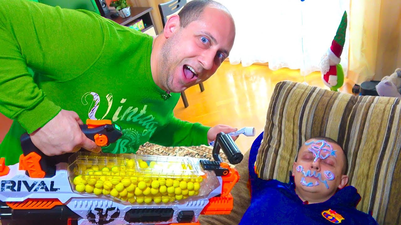 КОЛЮ ВЫГНАЛИ ИЗ ДОМА. ТОЛИК ПРИКОЛОЛСЯ НАД КОЛЕЙ. НЕРФ БИТВА. НЕРФ БРОС ШОУ