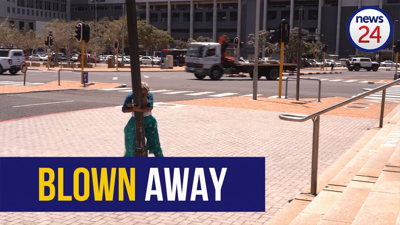 WATCH | Capetonians battle to stay on their feet in gale force winds sweeping through the city