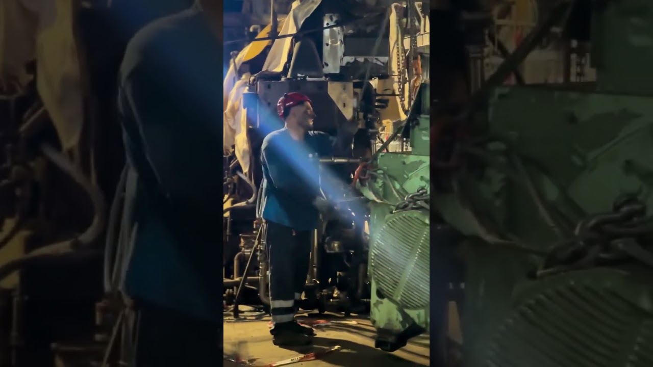 ME SHAFT GEN. DISMANTLING #shortsfeed #shortvideo #shortsyoutube #genova  #ship #repair #shipyard