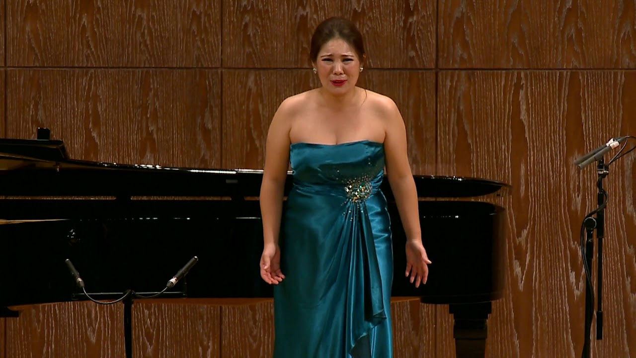 Soprano Li Keng --- Sola, perduta abbandonata ( Manon Lescaut ) G. Puccini