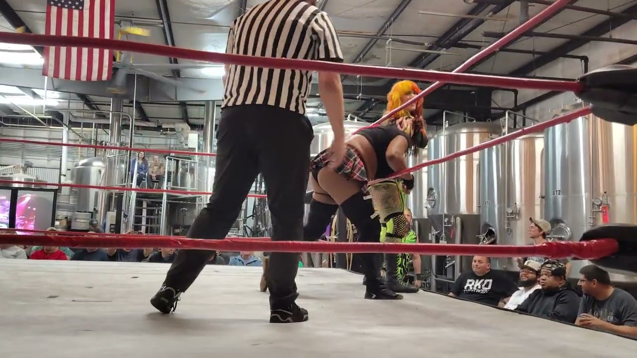 *the fox* Kimber fox vs *the crash out cutie* Alexandra Quinn 